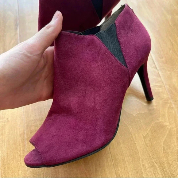 Unisa Faux Suede Un Saffyre Peep Toe Heeled Booties, Red Wine/Berry, Size 8M - Picture 6 of 11